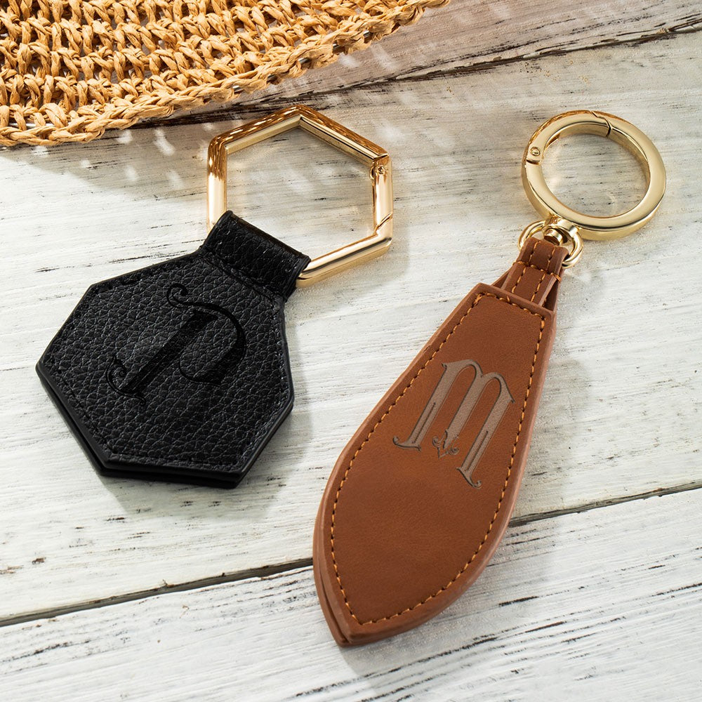 Custom Leather Hat Clip with Initial, Travel Bag Accessories, Magnetic Set of 2, Hat Holder for Beach Hat, Gift for Girlfriend/Mom/Daughter/Friends